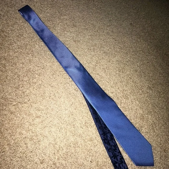 Michael Kors Navy Blue Tie 100% silk - Picture 5 of 10